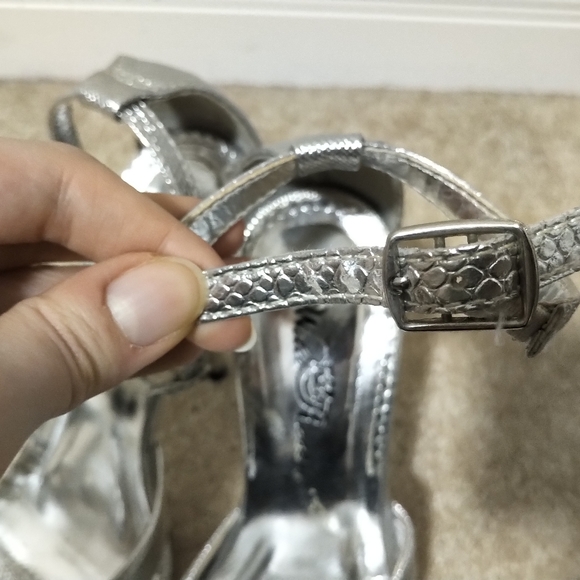 Faux Snakeskin Silver Heels with box - size 7, height 4" - Picture 5 of 7